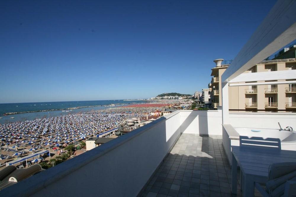 Hotel Splendid Mare Cattolica Esterno foto