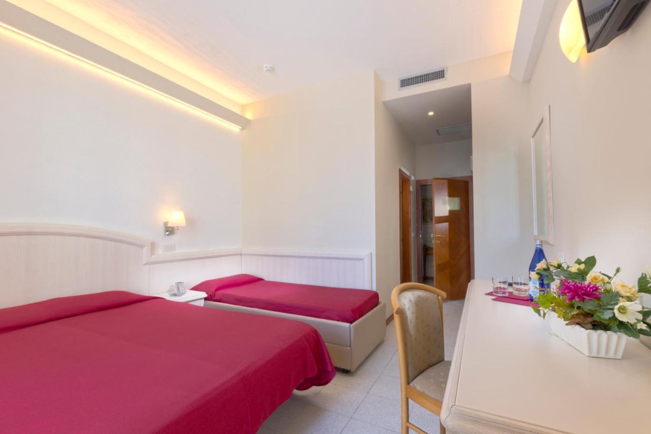 Hotel Splendid Mare Cattolica Esterno foto