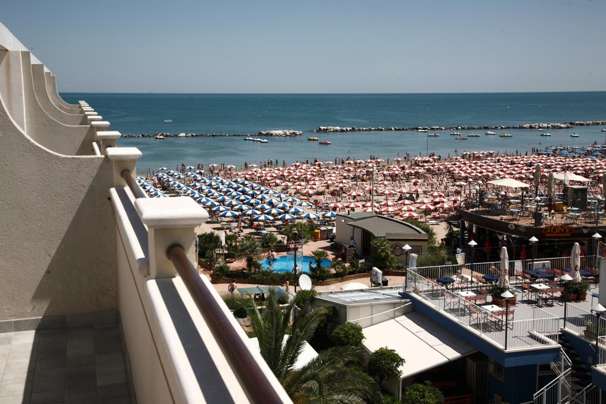 Hotel Splendid Mare Cattolica Esterno foto