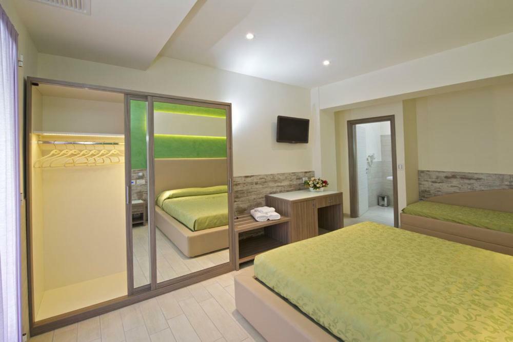 Hotel Splendid Mare Cattolica Esterno foto